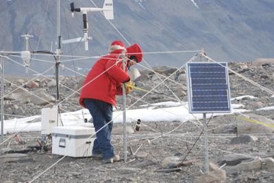 Kallin maneuvering around the weather station to place string for locating our sampling points